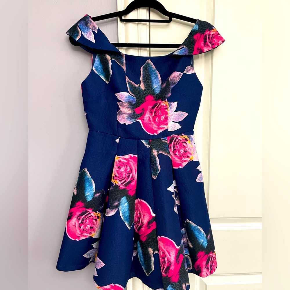 Beautiful vintage like fit midi dress size small/2 P